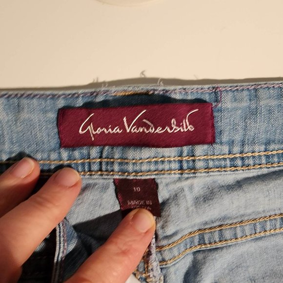 EUC Gloria Vanderbilt Light Blue Jean Capri's - Picture 3 of 7